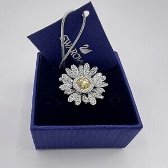 Authentic Swarovski Ring - Picture 8 of 11